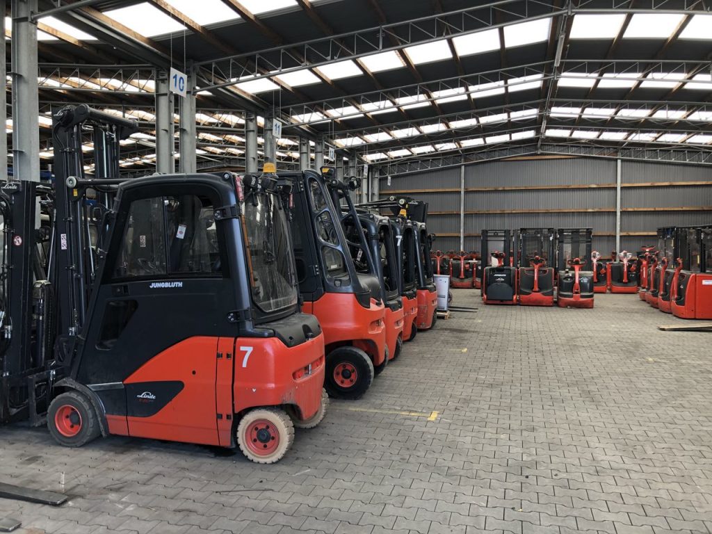 Buy used forklift trucks 5