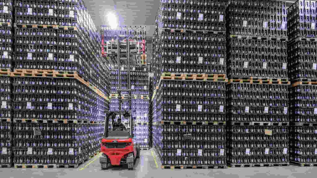 Linde Elektrostapler X20-X35 beim heben