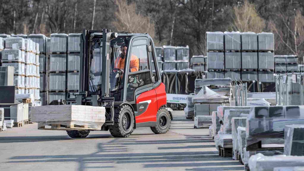 Linde Elektrostapler X20-X35 beim verladen