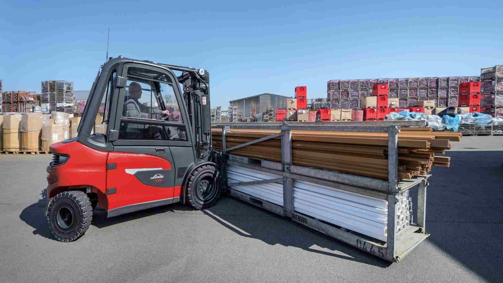 Linde Elektrostapler X20-X35 beim arbeiten