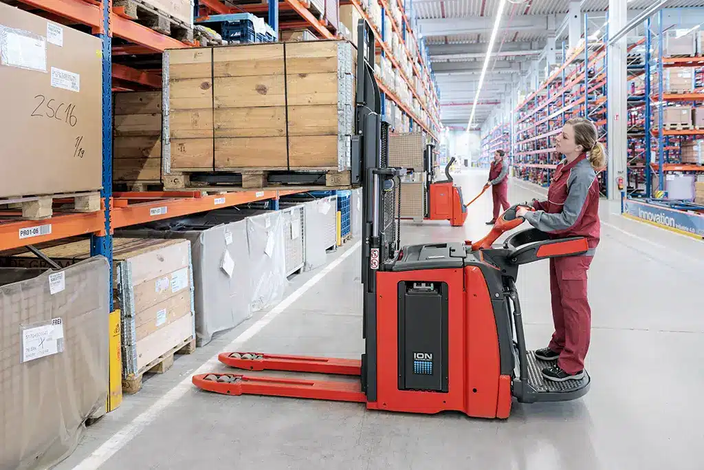 Schneider Electric  Automated L-MATIC AC from Linde Material Handling