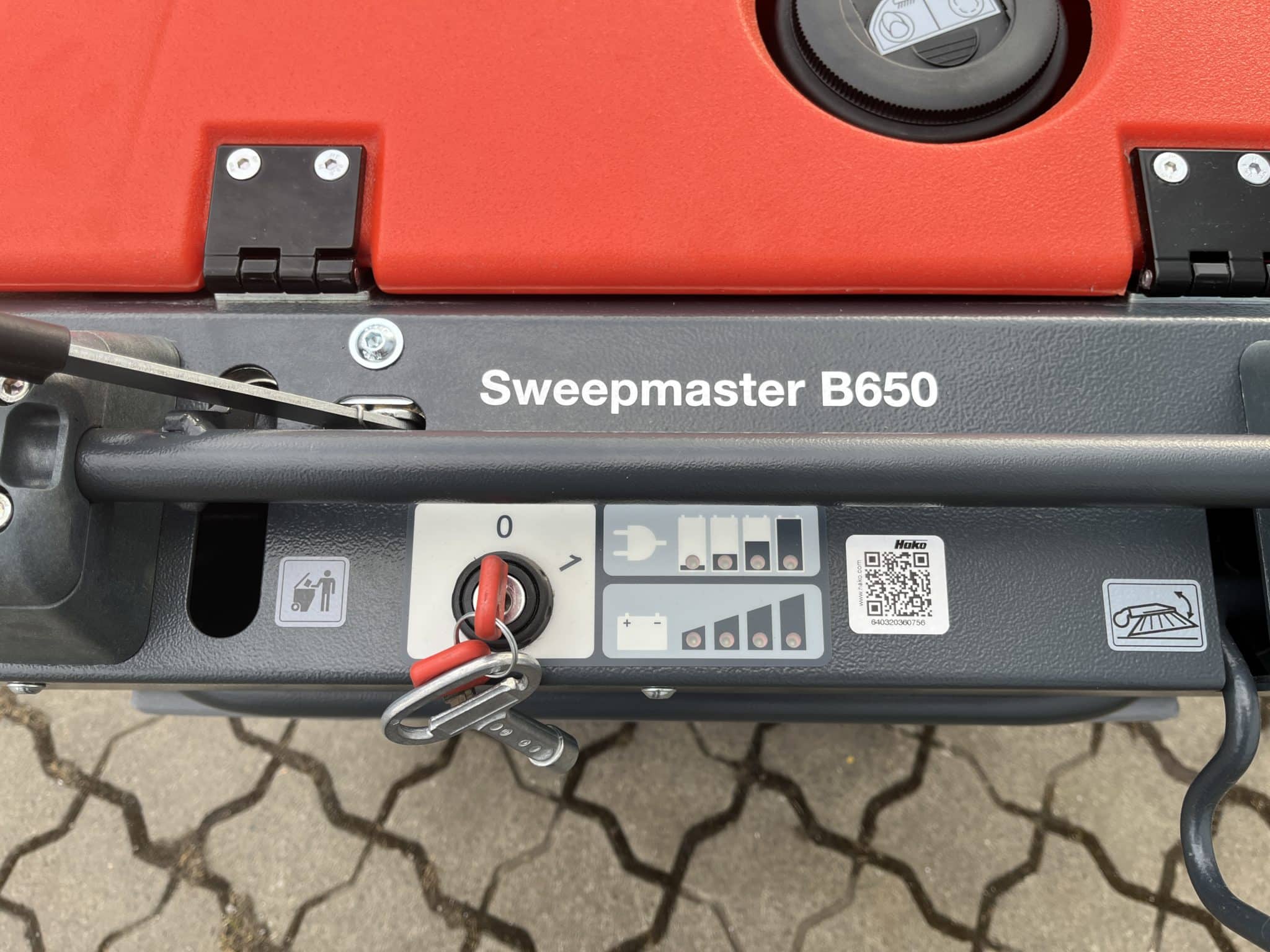 Gebrauchte Kehrsaugmaschine – Hako Sweepmaster B650