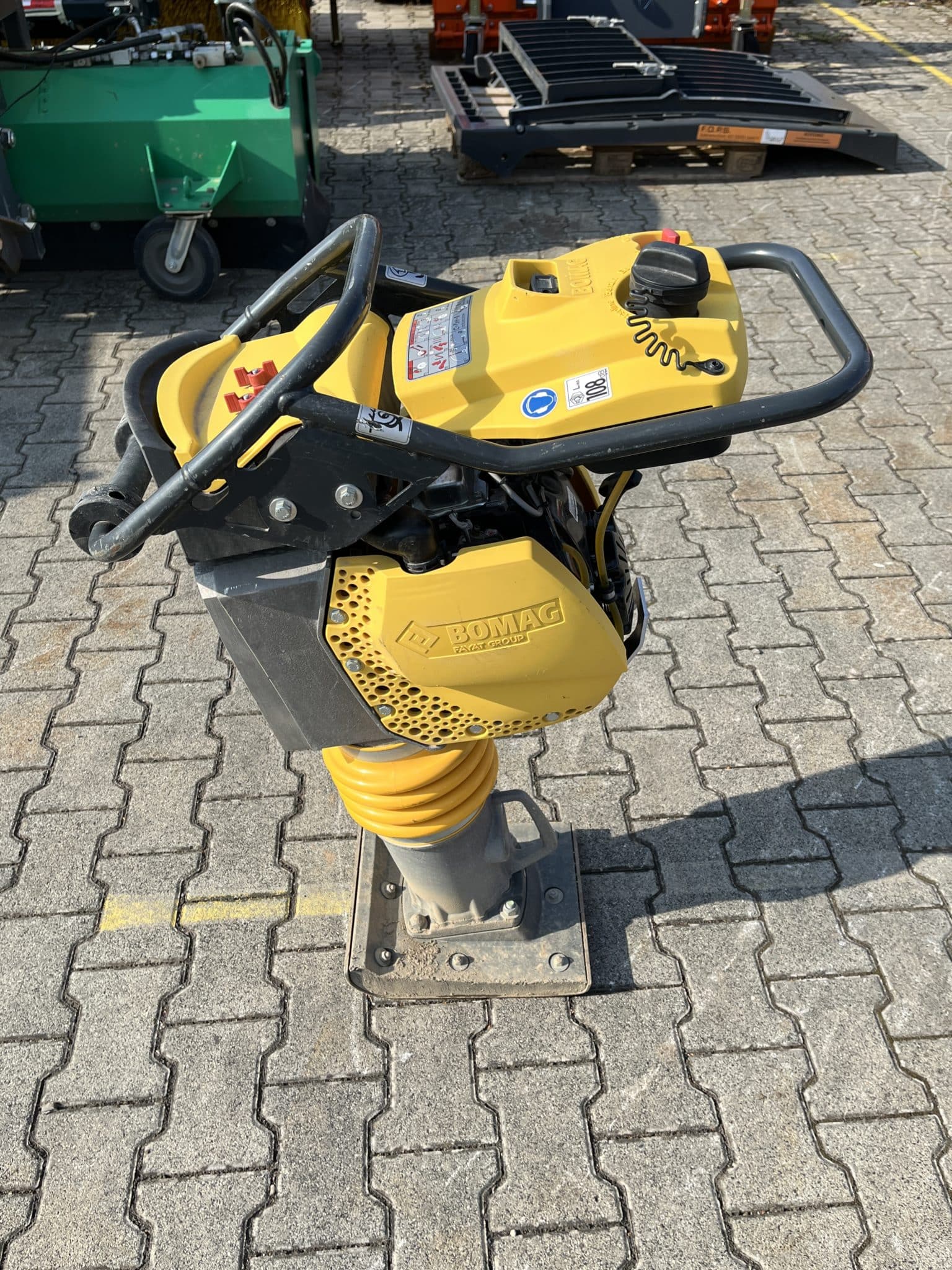 Gebrauchte Baumaschinen – BOMAG BT65