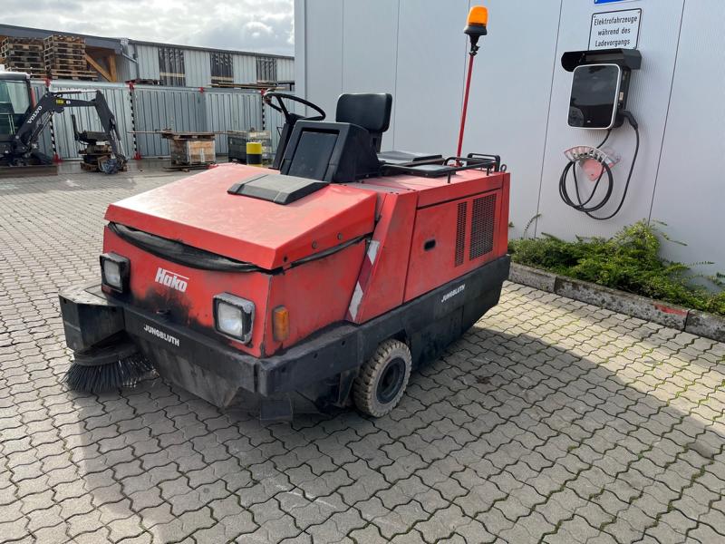 Gebrauchte Aufsitz-Kehrsaugmaschine – Hako Sweepmaster Jonas 1700D