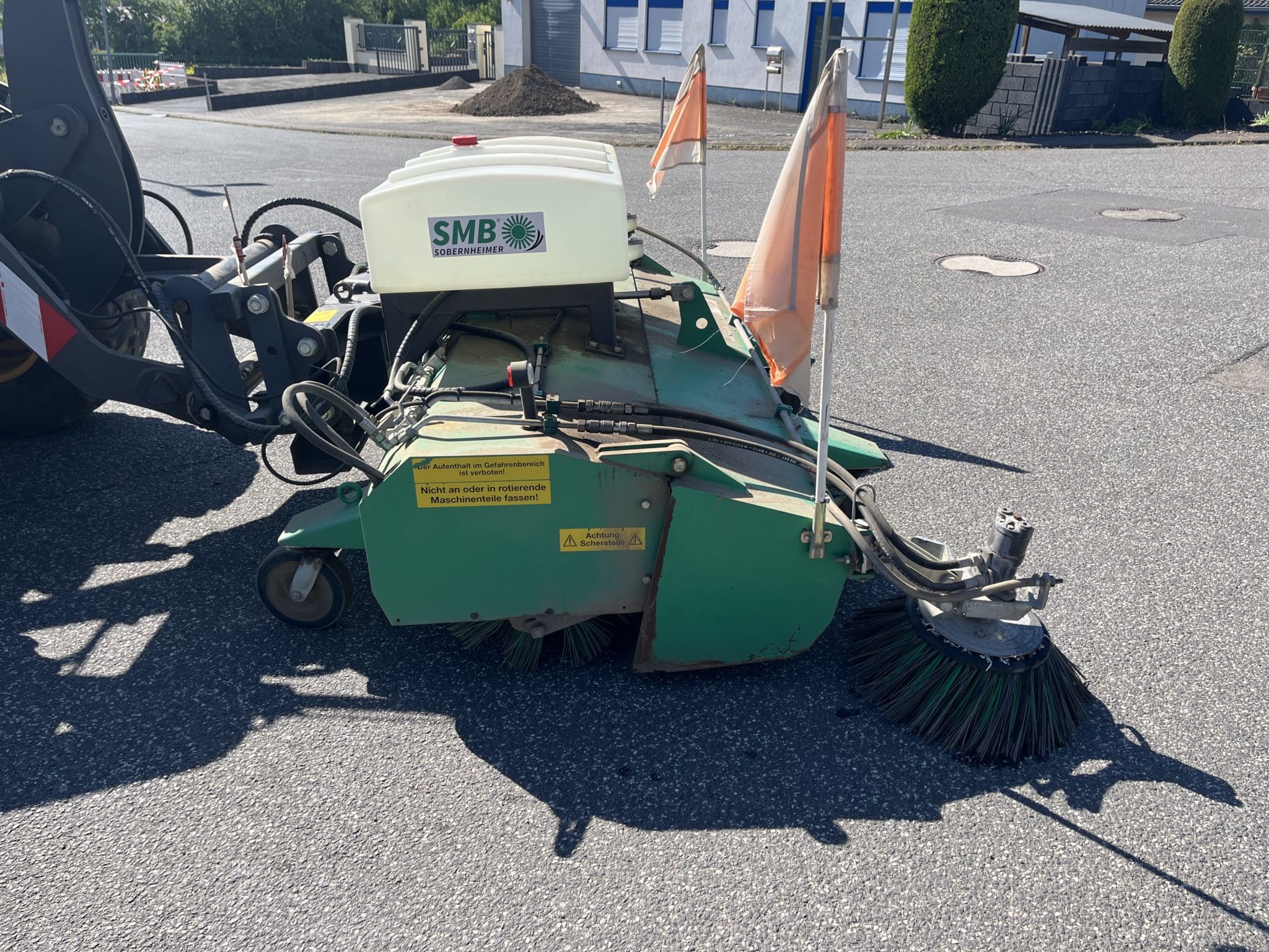 Gebrauchte Anbaugeräte – [div] Sobernheimer Kehrmaschine UKM2.2