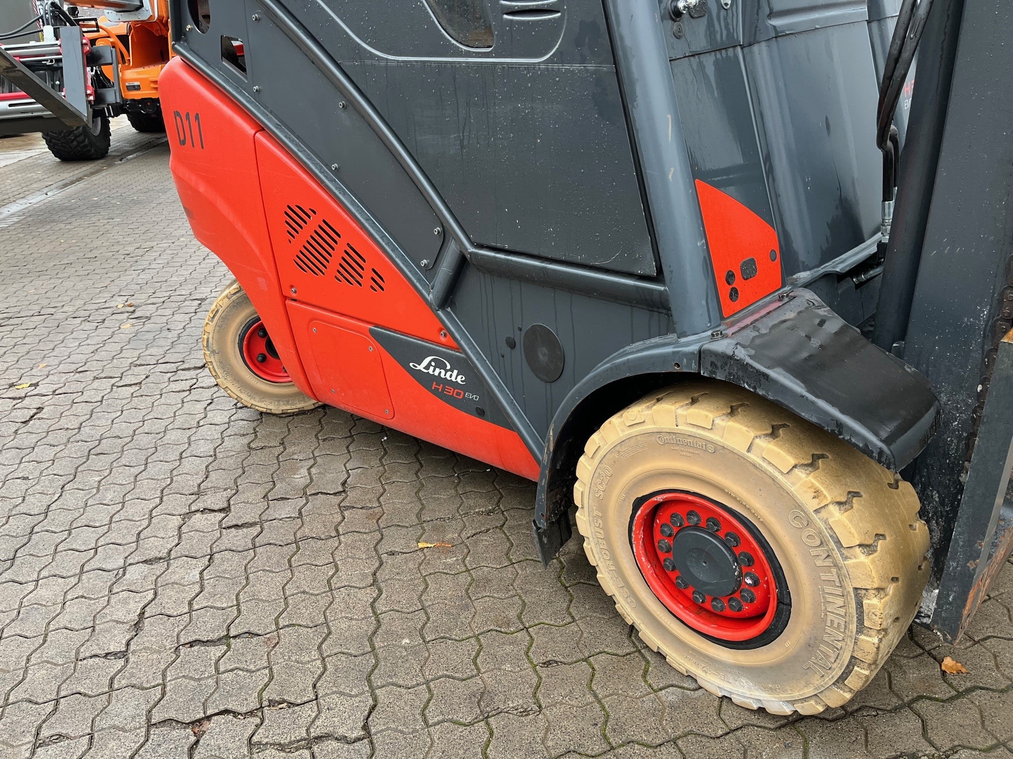 Gebrauchte Stapler – Linde H30T erhöhter Arbeitsplatz