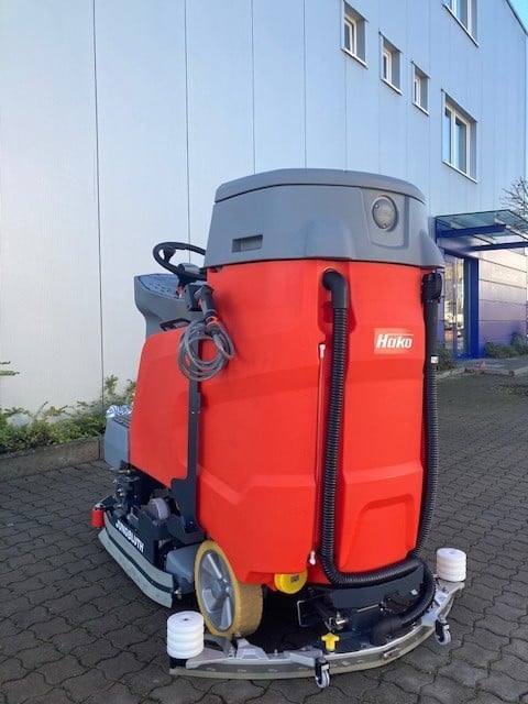 Gebrauchte Aufsitz-Scheuersaugmaschine – Hako Scrubmaster B120R WB850