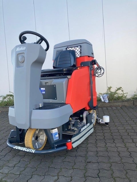 Gebrauchte Aufsitz-Scheuersaugmaschine – Hako Scrubmaster B120R WB850