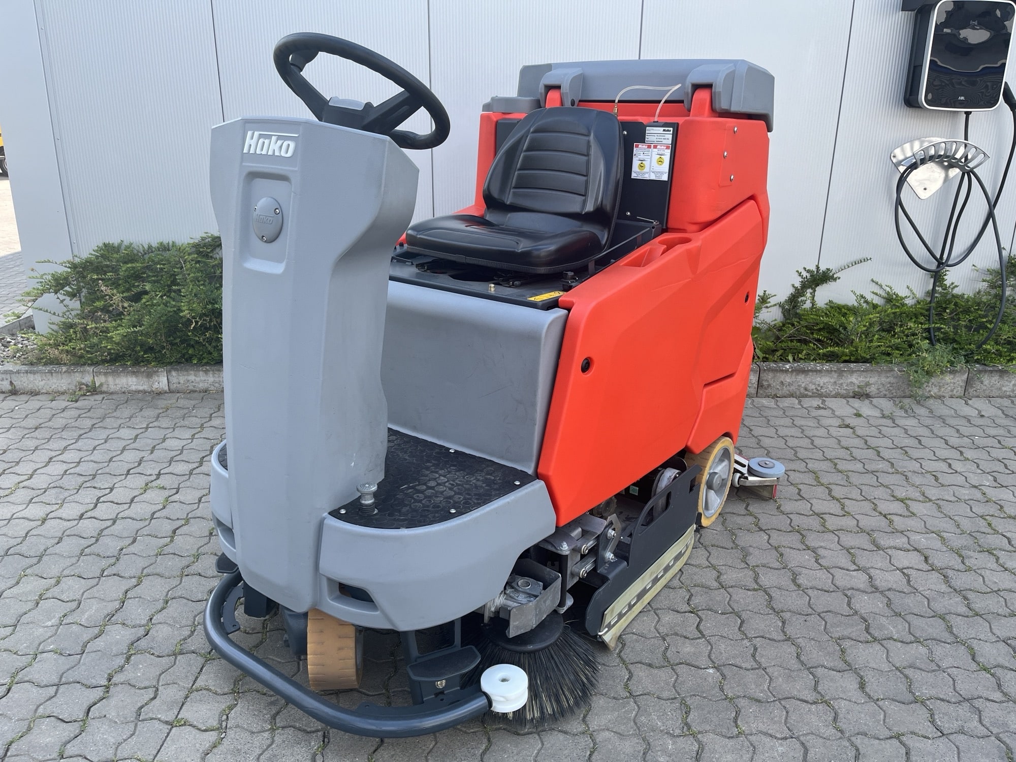 Gebrauchte Aufsitz-Scheuersaugmaschine – Hako Scrubmaster B175R PE WB850
