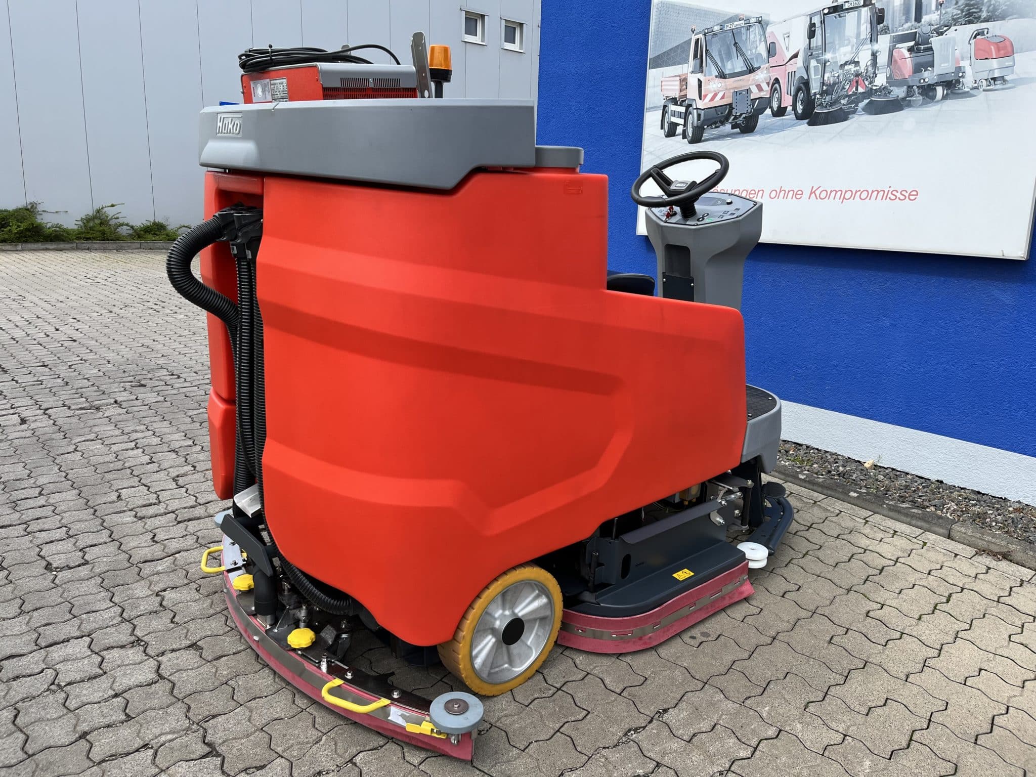 Gebrauchte Aufsitz-Scheuersaugmaschine – Hako Scrubmaster B260R TB1230