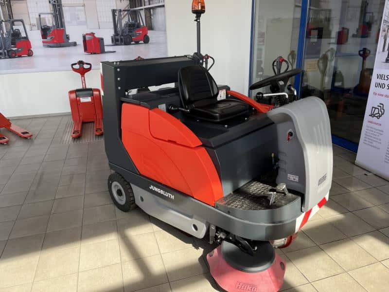 Gebrauchte Aufsitz-Kehrsaugmaschine – Hako Sweepmaster B1200RH