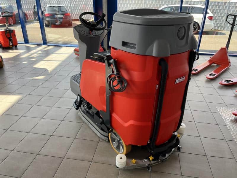 Gebrauchte Aufsitz-Scheuersaugmaschine – Hako Scrubmaster B120R TB750