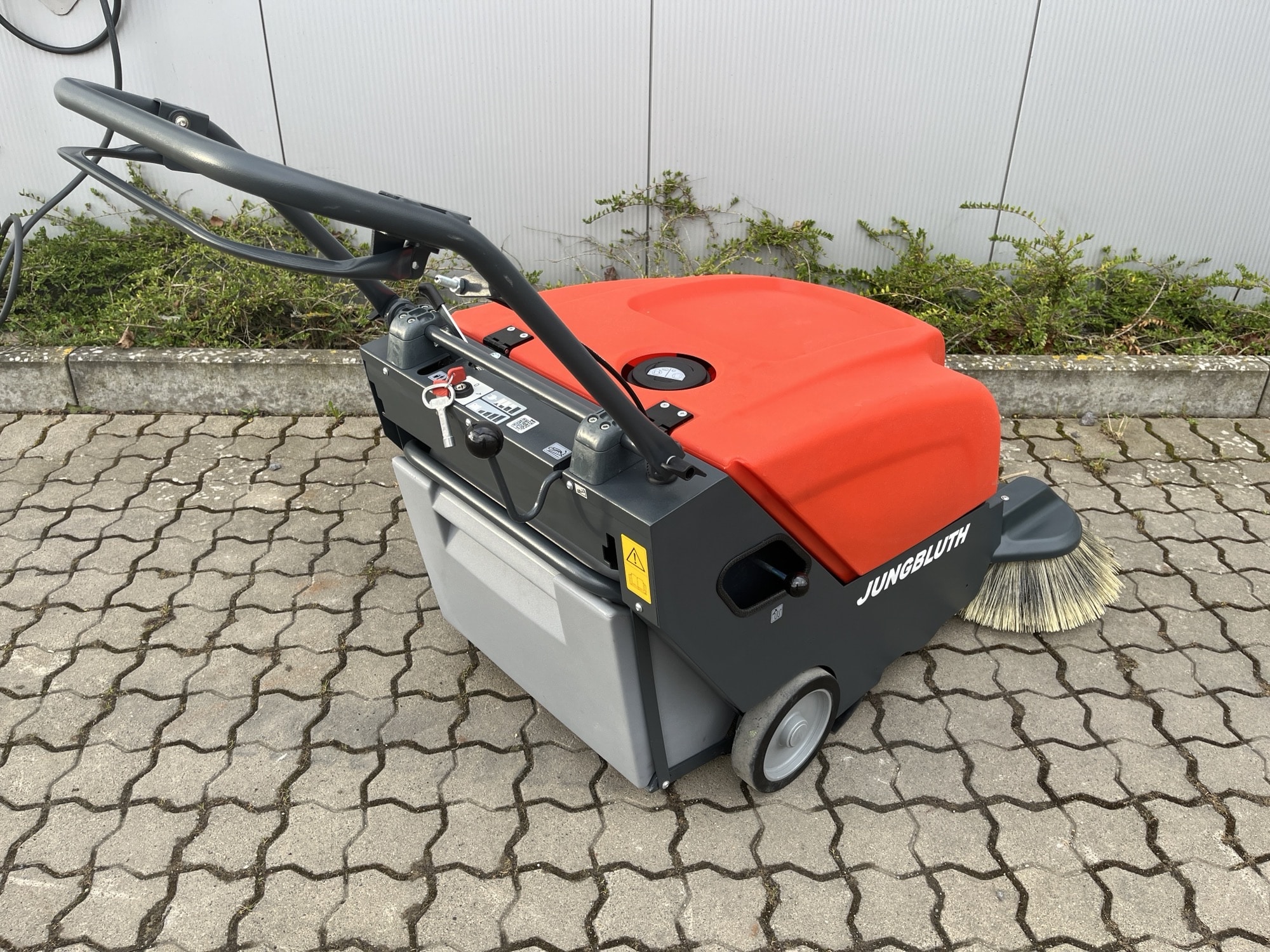 Gebrauchte Kehrsaugmaschine – Hako Sweepmaster B650