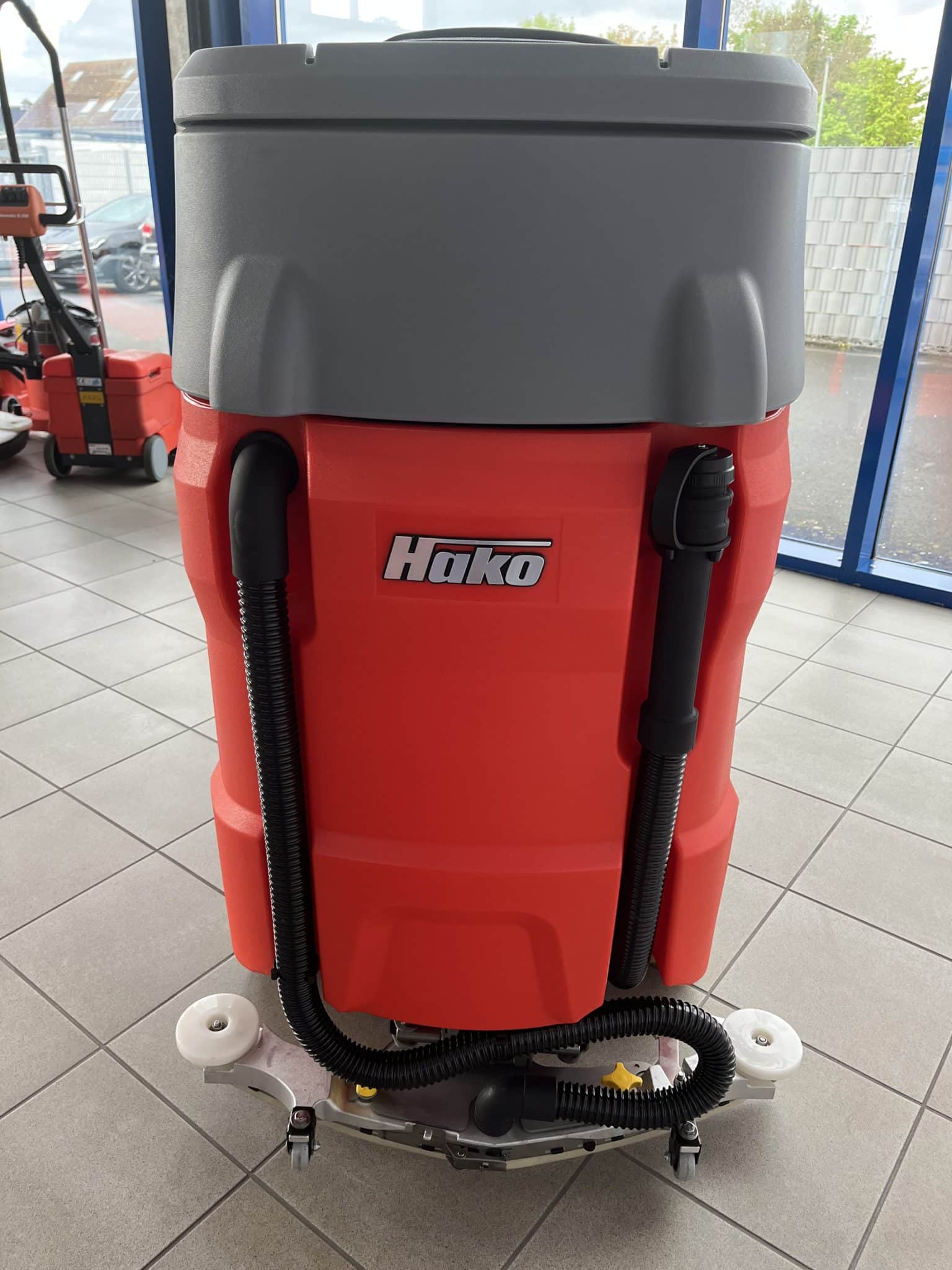 Gebrauchte Aufsitz-Scheuersaugmaschine – Hako Scrubmaster B75R TB550