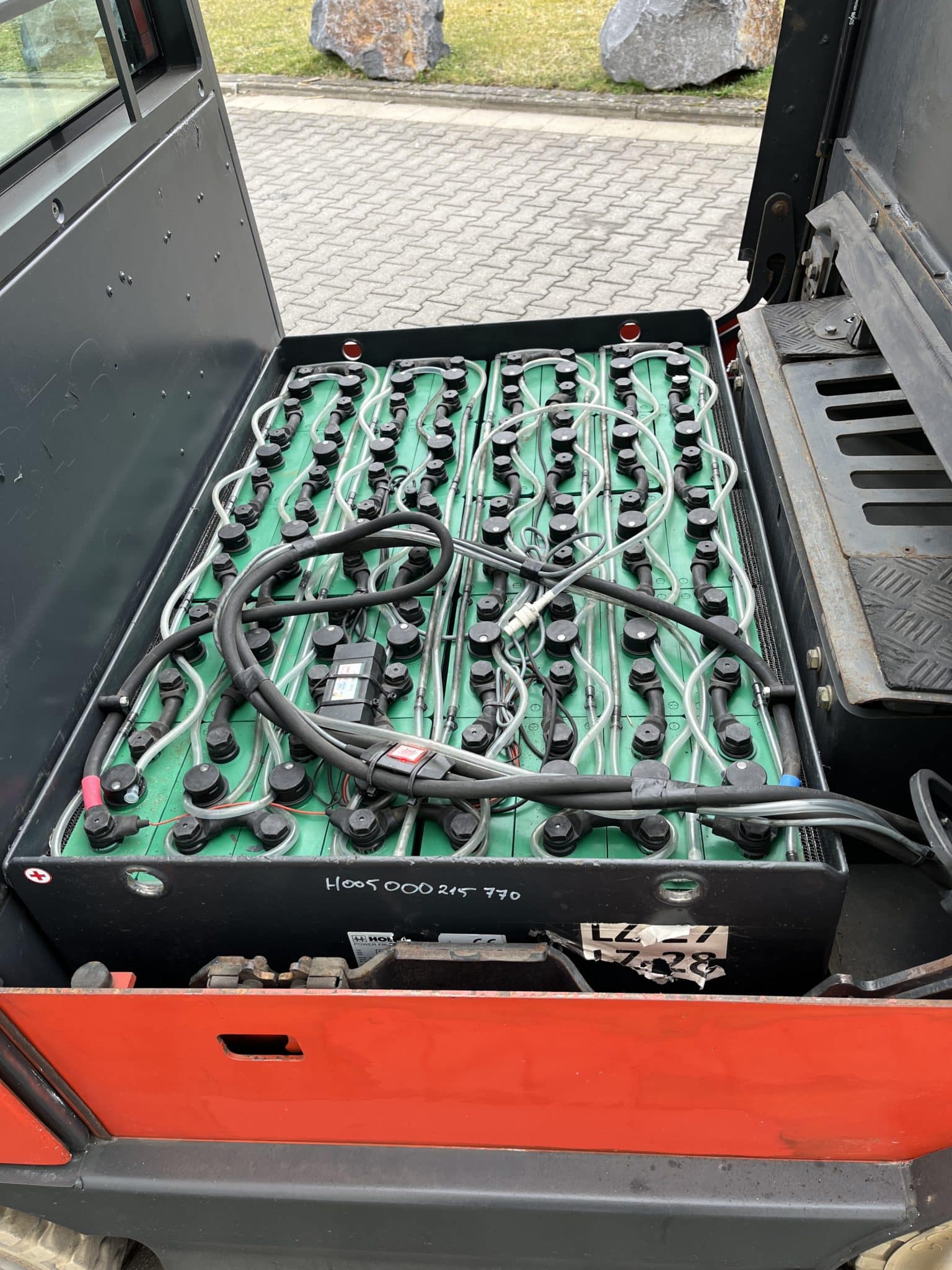 Gebrauchte Lagertechnik – Linde P250