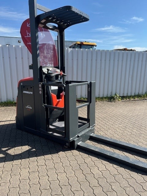 Gebrauchte Horizontalkommissionierer – Linde V10