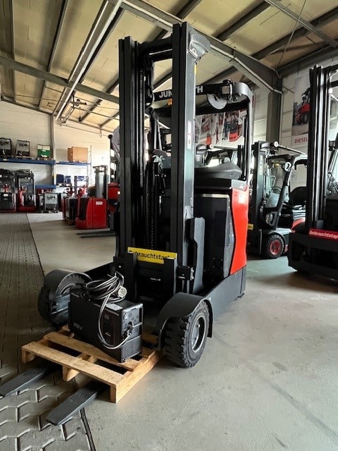 Gebrauchte Schubmaststapler – Linde R16G