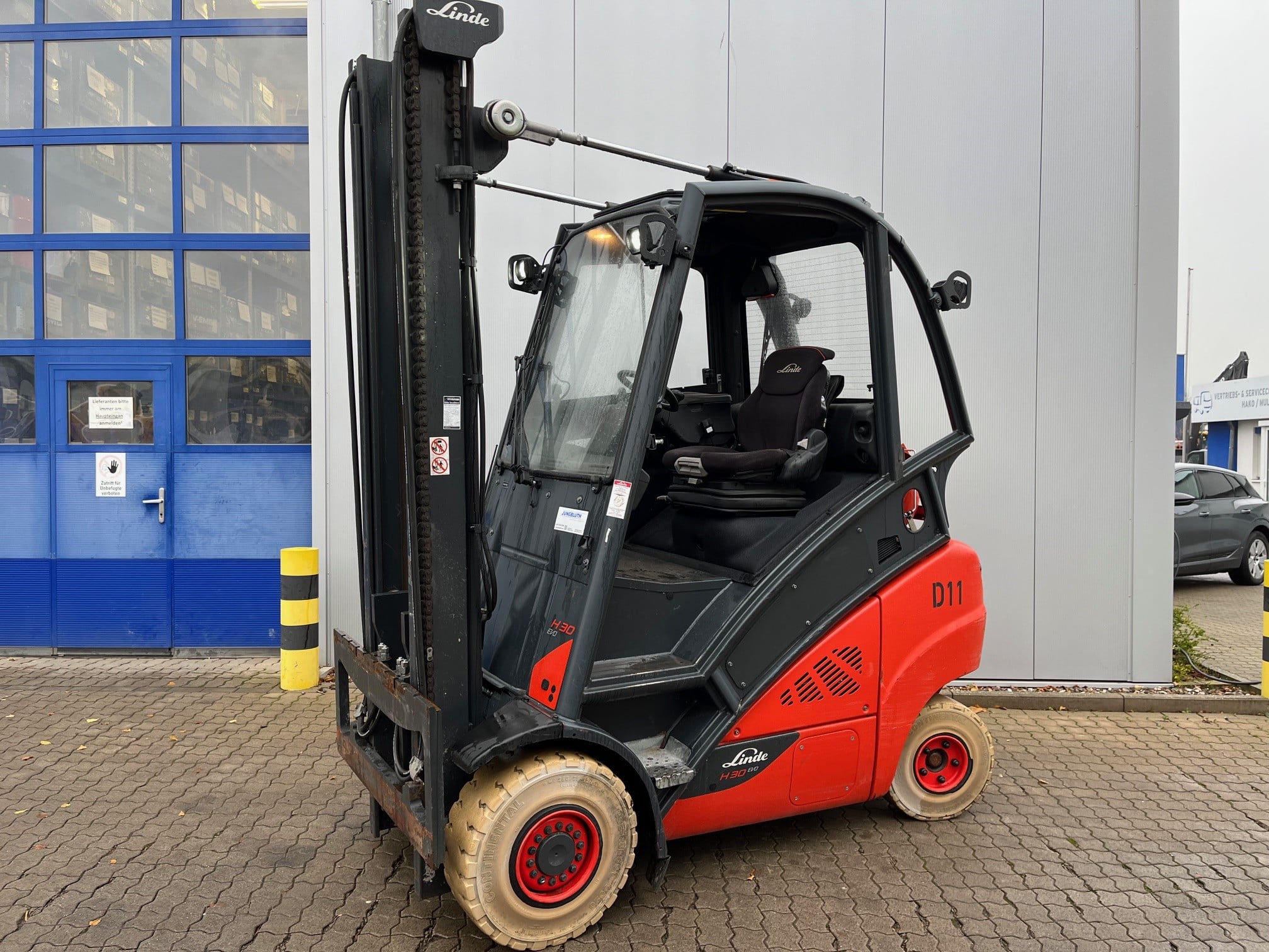 Gebrauchte Stapler – Linde H30T erhöhter Arbeitsplatz
