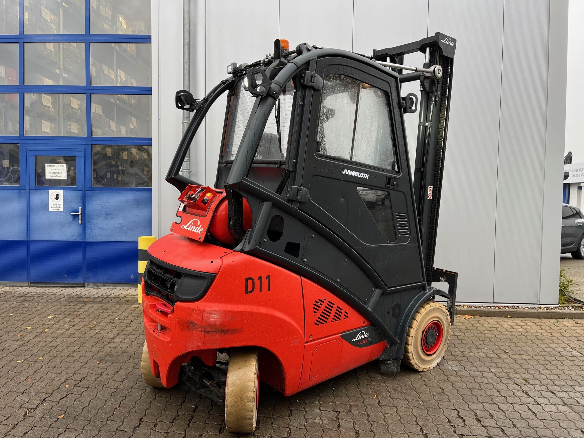 Gebrauchte Stapler – Linde H30T erhöhter Arbeitsplatz