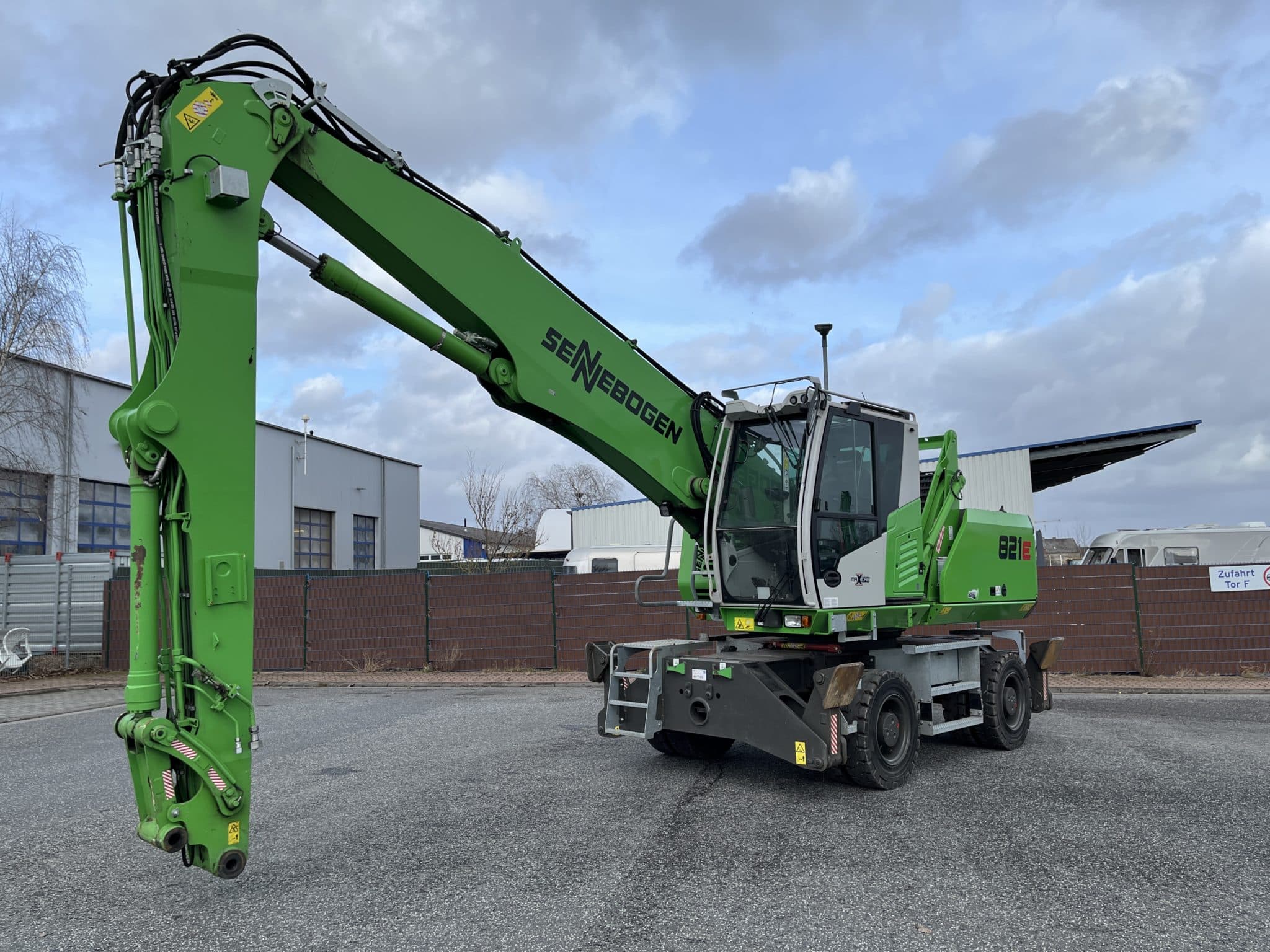 Gebrauchte Baumaschinen – Sennebogen 821