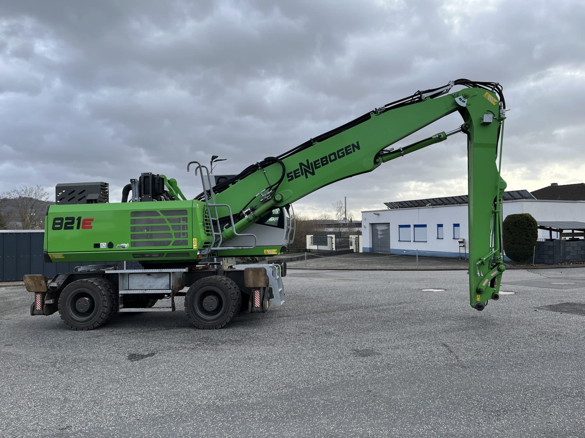 Gebrauchte Baumaschinen – Sennebogen 821