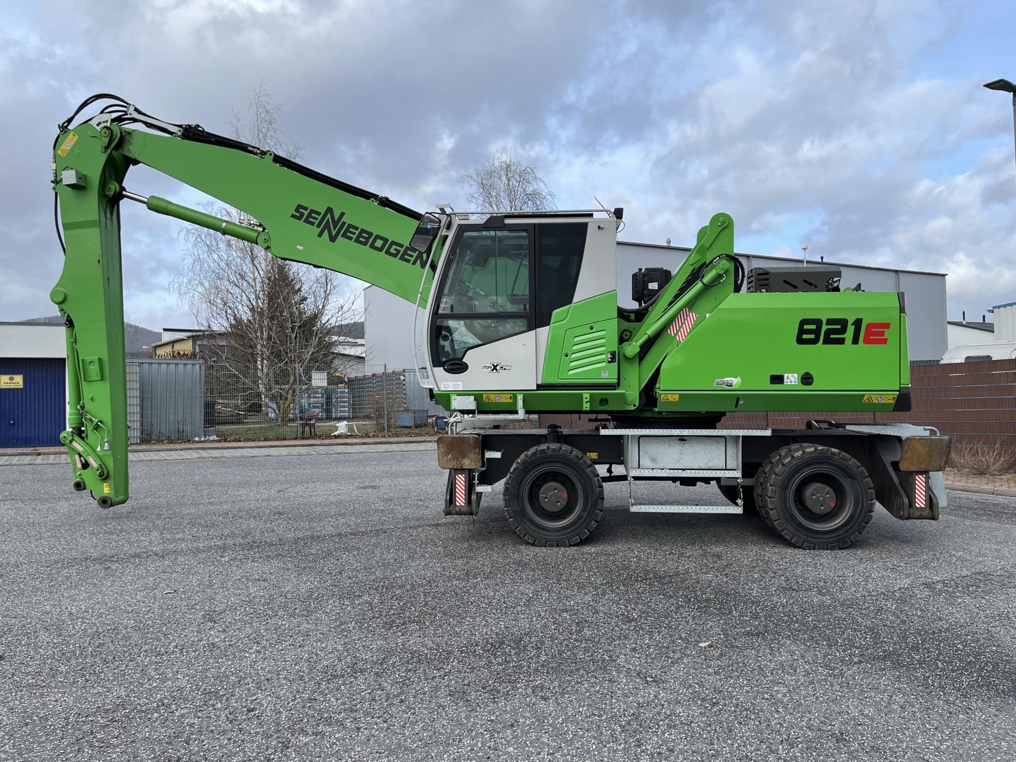 Gebrauchte Baumaschinen – Sennebogen 821