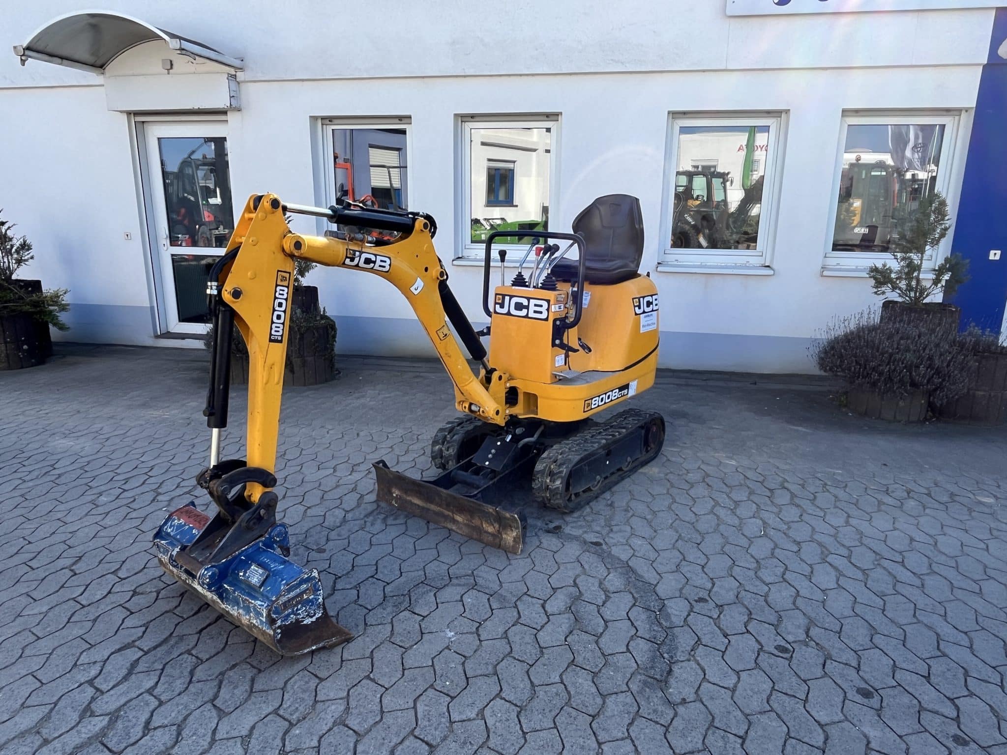 Gebrauchte Baumaschinen – JCB 8008